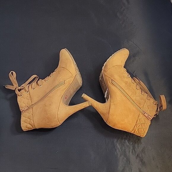 ME TOO POINTED TOE HEELED SUEDE ZIPPER CLOSURE BOOTIE - Picture 7 of 14